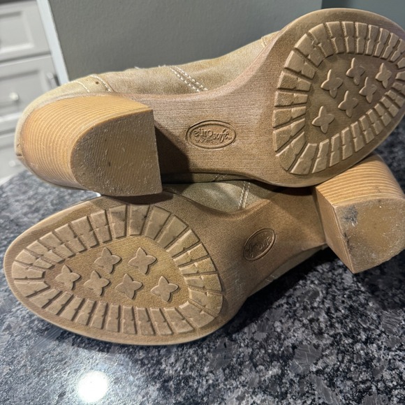 Eurosoft by Sofft Suede Leather Heeled Wingtip Ankle Booties, Women's Sz 11 - Picture 4 of 10